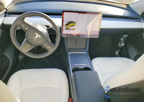 2024 Tesla Model Y z USA, uszkodzony, nr VIN 7SAYGDEE6RF081145